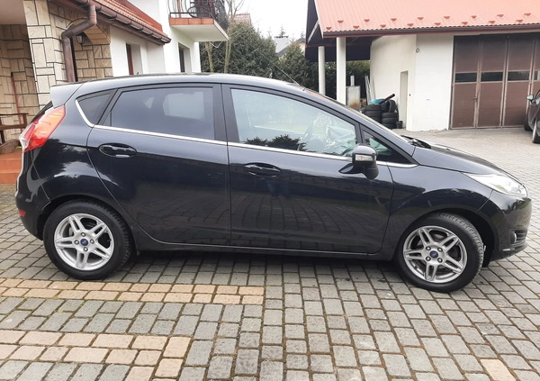 Ford Fiesta cena 24900 przebieg: 129000, rok produkcji 2013 z Ińsko małe 352